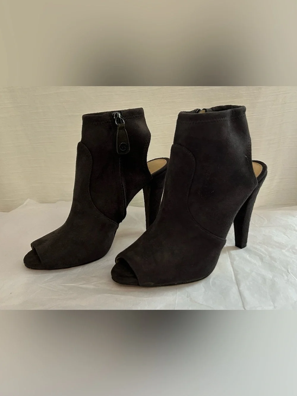 Michael Kors chic peep